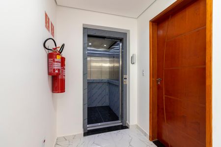 Apartamento à venda com 52m², 2 quartos e sem vaga Apartamento à venda com 52m², 2 quartos e sem vagaElevador