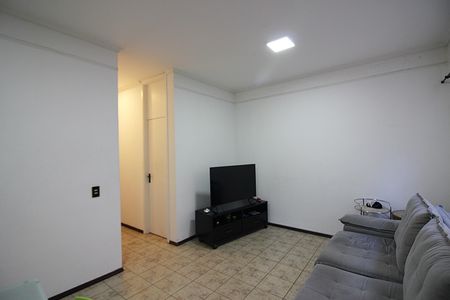 Casa de condomínio à venda com 120m², 3 quartos e 2 vagasSala