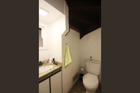 Casa de condomínio à venda com 120m², 3 quartos e 2 vagasLavabo