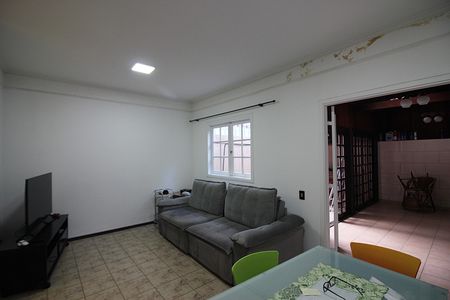 Casa de condomínio à venda com 120m², 3 quartos e 2 vagasSala