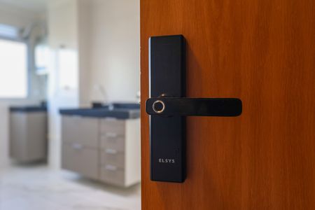 Apartamento à venda com 42m², 2 quartos e sem vaga Apartamento à venda com 42m², 2 quartos e sem vagaFechadura