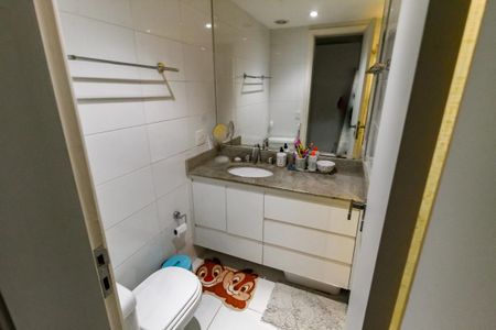 Apartamento à venda com 141m², 3 quartos e 2 vagasBanheiro da Suíte 2