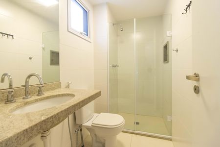 Apartamento para alugar com 140m², 3 quartos e 2 vagas Apartamento para alugar com 140m², 3 quartos e 2 vagasBanheiro da Suíte 1