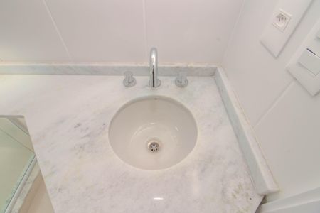 Apartamento à venda com 106m², 2 quartos e 1 vaga Apartamento à venda com 106m², 2 quartos e 1 vagaBanheiro Social