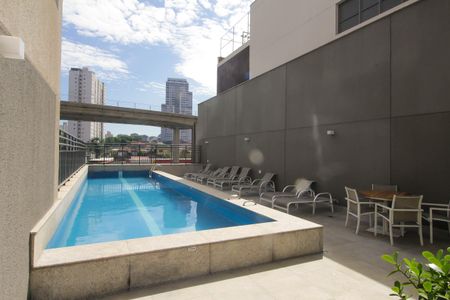 Apartamento à venda com 28m², 1 quarto e sem vaga Apartamento à venda com 28m², 1 quarto e sem vagaPiscina