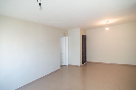 Apartamento à venda com 105m², 3 quartos e 1 vaga Apartamento à venda com 105m², 3 quartos e 1 vagaSala