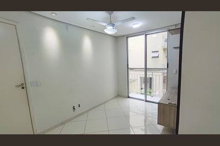 Sala de apartamento para alugar com 2 quartos, 50m² em Taquara, Rio de Janeiro