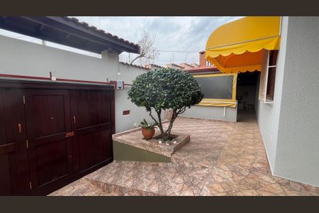 Casa à venda com 293m², 3 quartos e 5 vagas Casa à venda com 293m², 3 quartos e 5 vagasQuintal