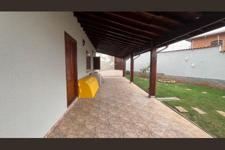 Casa à venda com 293m², 3 quartos e 5 vagas Casa à venda com 293m², 3 quartos e 5 vagasQuintal