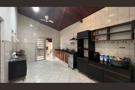 Casa à venda com 293m², 3 quartos e 5 vagas Casa à venda com 293m², 3 quartos e 5 vagasCozinha