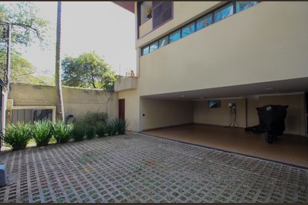 Casa à venda com 480m², 4 quartos e 5 vagas Casa à venda com 480m², 4 quartos e 5 vagasGaragem