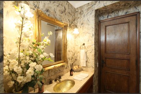 Casa à venda com 480m², 4 quartos e 5 vagas Casa à venda com 480m², 4 quartos e 5 vagasLavabo