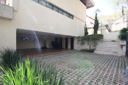 Casa à venda com 480m², 4 quartos e 5 vagas Casa à venda com 480m², 4 quartos e 5 vagasGaragem