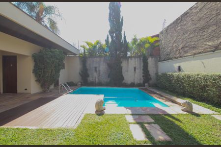 Casa à venda com 480m², 4 quartos e 5 vagas Casa à venda com 480m², 4 quartos e 5 vagasPiscina