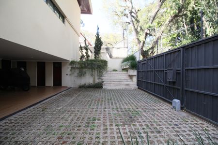 Casa à venda com 480m², 4 quartos e 5 vagas Casa à venda com 480m², 4 quartos e 5 vagasGaragem
