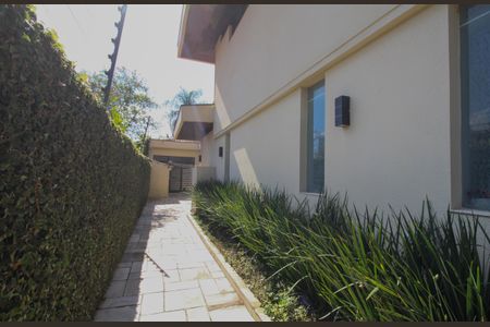 Casa à venda com 480m², 4 quartos e 5 vagas Casa à venda com 480m², 4 quartos e 5 vagasÁrea comum