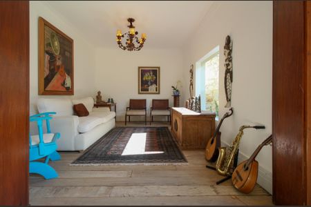 Casa à venda com 480m², 4 quartos e 5 vagas Casa à venda com 480m², 4 quartos e 5 vagasSala