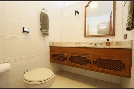 Casa à venda com 480m², 4 quartos e 5 vagas Casa à venda com 480m², 4 quartos e 5 vagasBanheiro suíte 3