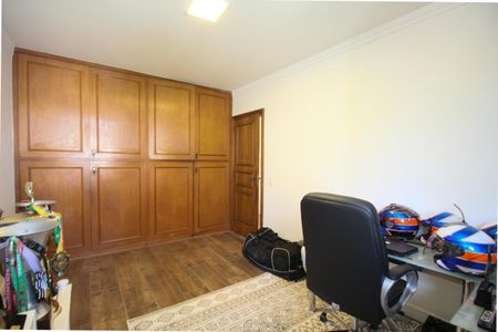 Casa à venda com 480m², 4 quartos e 5 vagas Casa à venda com 480m², 4 quartos e 5 vagasQuarto