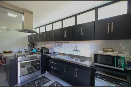 Casa à venda com 480m², 4 quartos e 5 vagas Casa à venda com 480m², 4 quartos e 5 vagasCozinha