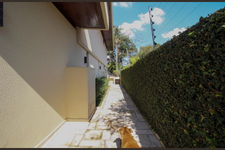 Casa à venda com 480m², 4 quartos e 5 vagas Casa à venda com 480m², 4 quartos e 5 vagasCorredor
