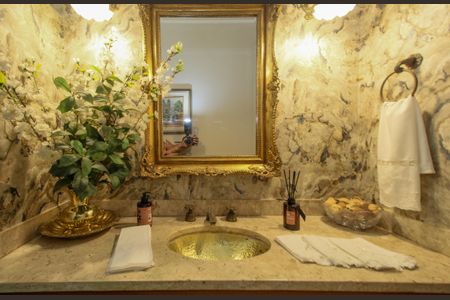 Casa à venda com 480m², 4 quartos e 5 vagas Casa à venda com 480m², 4 quartos e 5 vagasLavabo