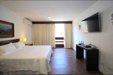 Casa à venda com 480m², 4 quartos e 5 vagas Casa à venda com 480m², 4 quartos e 5 vagasSuíte 1