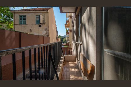 Apartamento à venda com 84m², 2 quartos e 1 vaga Apartamento à venda com 84m², 2 quartos e 1 vagaSala Varanda