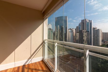 Apartamento à venda com 202m², 3 quartos e 3 vagas Apartamento à venda com 202m², 3 quartos e 3 vagasVaranda da Suíte 1