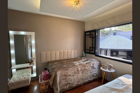 Casa à venda com 500m², 4 quartos e 3 vagas Casa à venda com 500m², 4 quartos e 3 vagasQuarto