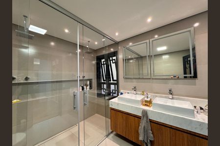 Casa à venda com 500m², 4 quartos e 3 vagas Casa à venda com 500m², 4 quartos e 3 vagasBanheiro