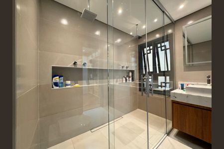 Casa à venda com 500m², 4 quartos e 3 vagas Casa à venda com 500m², 4 quartos e 3 vagasBanheiro