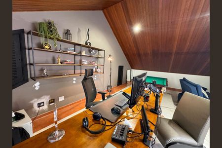 Casa à venda com 500m², 4 quartos e 3 vagas Casa à venda com 500m², 4 quartos e 3 vagasQuarto