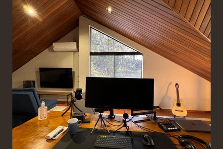 Casa à venda com 500m², 4 quartos e 3 vagas Casa à venda com 500m², 4 quartos e 3 vagasQuarto