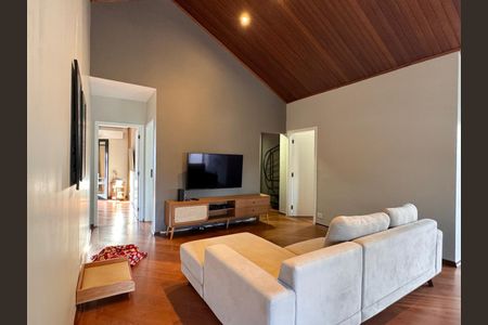 Casa à venda com 500m², 4 quartos e 3 vagas Casa à venda com 500m², 4 quartos e 3 vagasSala de TV