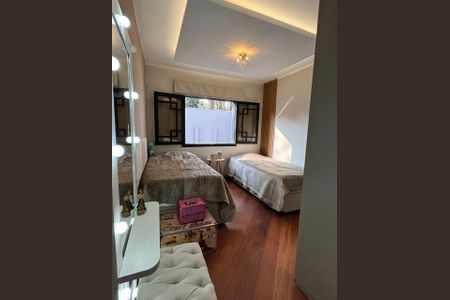 Casa à venda com 500m², 4 quartos e 3 vagas Casa à venda com 500m², 4 quartos e 3 vagasQuarto