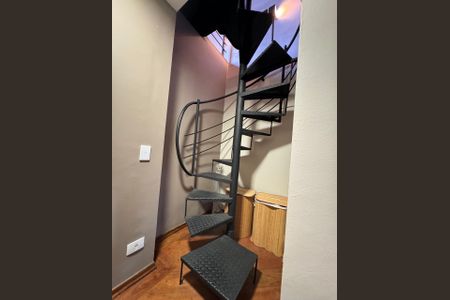 Casa à venda com 500m², 4 quartos e 3 vagas Casa à venda com 500m², 4 quartos e 3 vagasQuarto