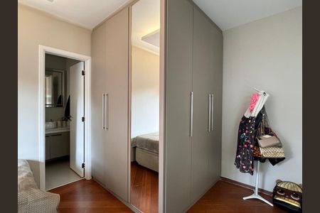 Casa à venda com 500m², 4 quartos e 3 vagas Casa à venda com 500m², 4 quartos e 3 vagasQuarto