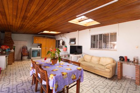 Casa à venda com 140m², 3 quartos e 2 vagasChurrasqueira