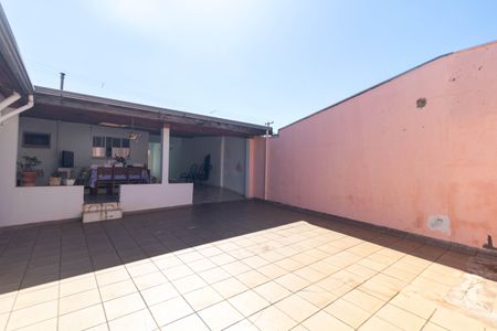 Casa à venda com 140m², 3 quartos e 2 vagasQuintal