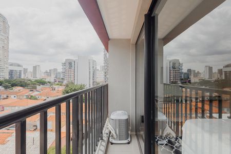 Varanda de kitnet/studio para alugar com 1 quarto, 25m² em Pinheiros, São Paulo