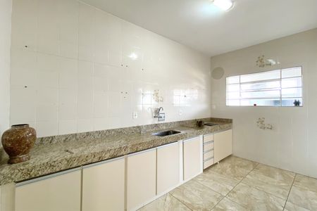 Casa à venda com 344m², 3 quartos e 2 vagas Casa à venda com 344m², 3 quartos e 2 vagasCozinha