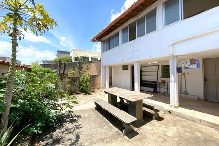 Casa à venda com 344m², 3 quartos e 2 vagas Casa à venda com 344m², 3 quartos e 2 vagasQuintal