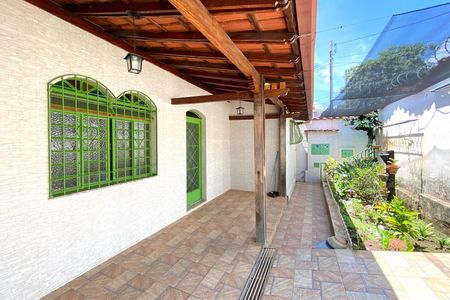 Casa à venda com 344m², 3 quartos e 2 vagas Casa à venda com 344m², 3 quartos e 2 vagasEntrada