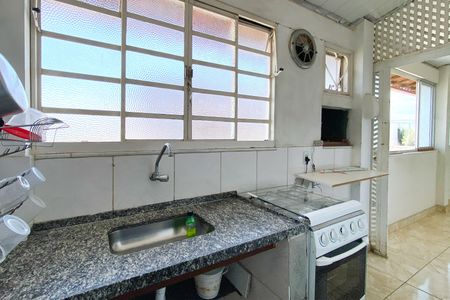 Casa à venda com 344m², 3 quartos e 2 vagas Casa à venda com 344m², 3 quartos e 2 vagasCozinha de apoio