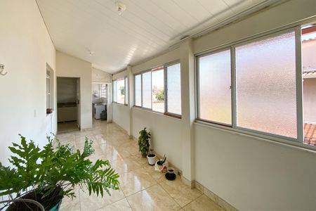 Casa à venda com 344m², 3 quartos e 2 vagas Casa à venda com 344m², 3 quartos e 2 vagasVaranda