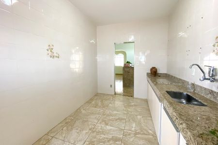 Casa à venda com 344m², 3 quartos e 2 vagas Casa à venda com 344m², 3 quartos e 2 vagasCozinha