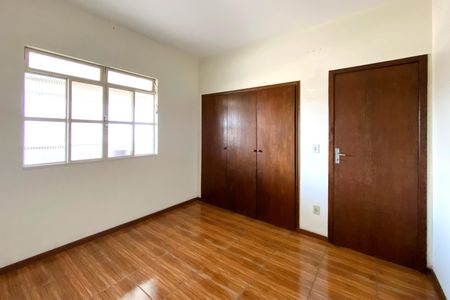 Casa à venda com 344m², 3 quartos e 2 vagas Casa à venda com 344m², 3 quartos e 2 vagasQuarto 2