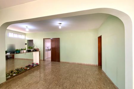 Casa à venda com 344m², 3 quartos e 2 vagas Casa à venda com 344m², 3 quartos e 2 vagasSala de Jantar