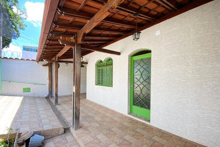 Casa à venda com 344m², 3 quartos e 2 vagas Casa à venda com 344m², 3 quartos e 2 vagasEntrada